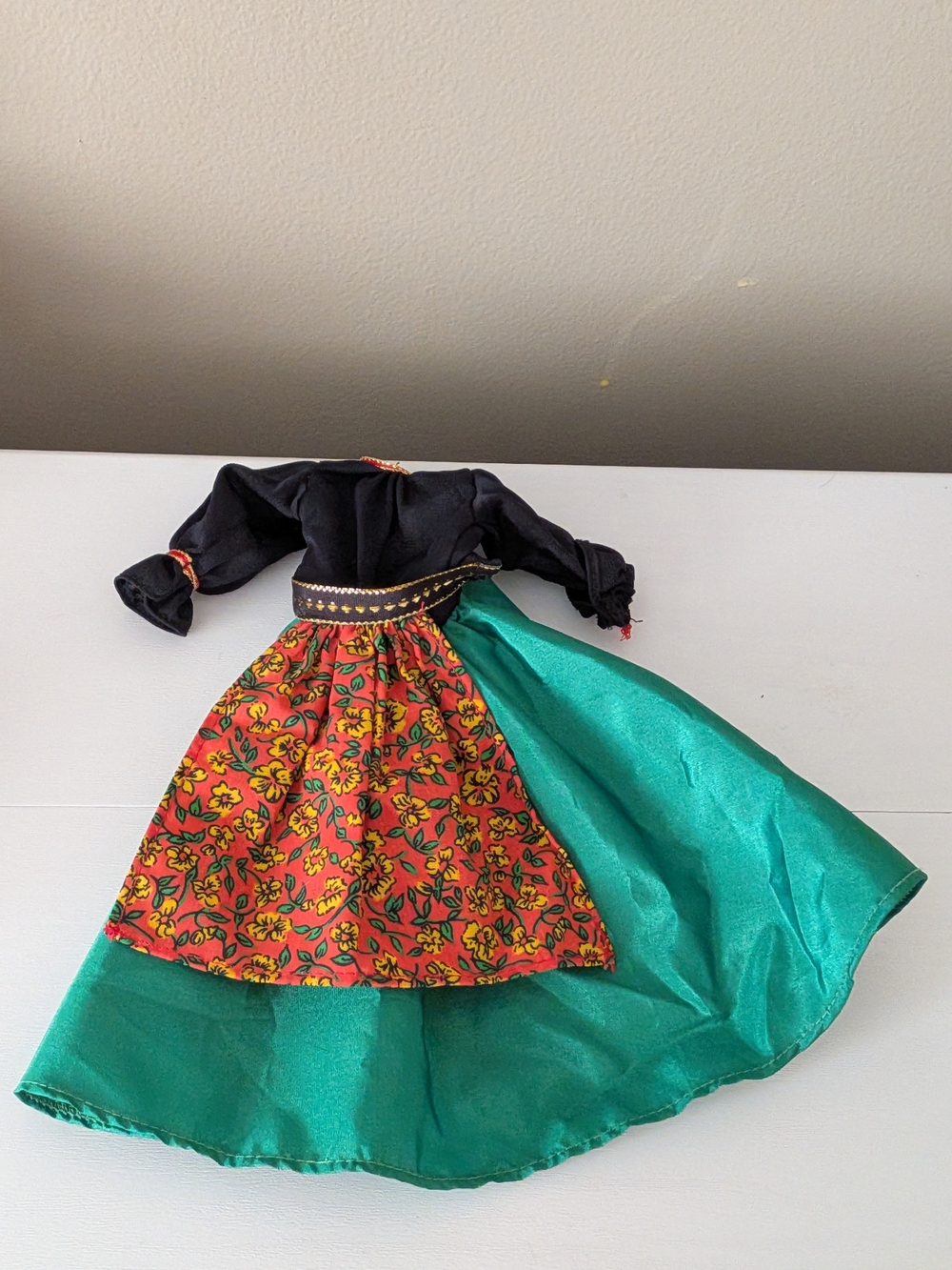 1991 Spanish Barbie Dolls Of The World Dress